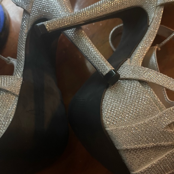 Shi Heels - Picture 2 of 7